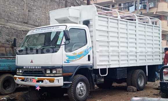 Oofamaa Mitsubishi FH10 White Netiree iti Busia keessatti West Kenya keessatti Oofamaa Mitsubishi FH10 White Netiree iti Busia keessatti West Kenya keessatti