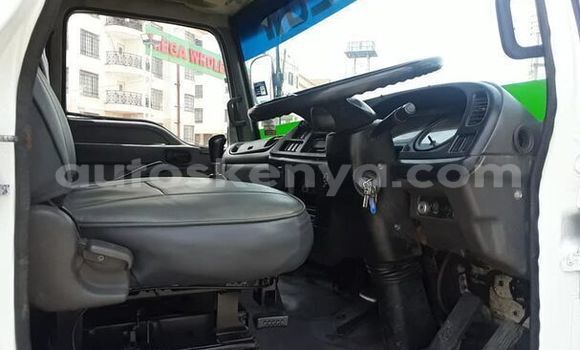 Nunua Ilio tumika Isuzu FRR 33L Nyeupe Lori ndani ya Machakos nchini Mashariki ya Kenya Nunua Ilio tumika Isuzu FRR 33L Nyeupe Lori ndani ya Machakos nchini Mashariki ya Kenya