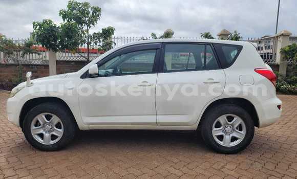 Oofamaa Toyota RAV4 White Makiinaa iti Busia keessatti West Kenya keessatti