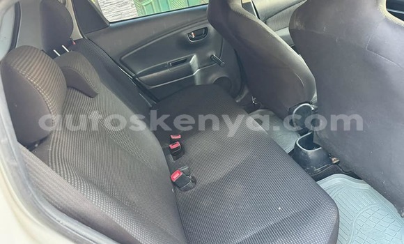 Nunua Ilio tumika Toyota Vitz Nyeupe Gari ndani ya Machakos nchini Nairobi Nunua Ilio tumika Toyota Vitz Nyeupe Gari ndani ya Machakos nchini Nairobi