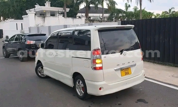 Buy Used Toyota Noah White Car in Lodwar in Rift Valley Buy Used Toyota Noah White Car in Lodwar in Rift Valley