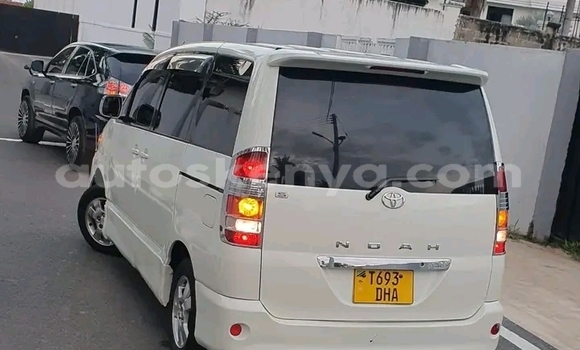Buy Used Toyota Noah White Car in Lodwar in Rift Valley Buy Used Toyota Noah White Car in Lodwar in Rift Valley