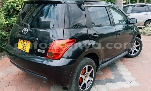 Oofamaa Toyota IST Black Makiinaa iti Bungoma keessatti West Kenya keessatti Oofamaa Toyota IST Black Makiinaa iti Bungoma keessatti West Kenya keessatti