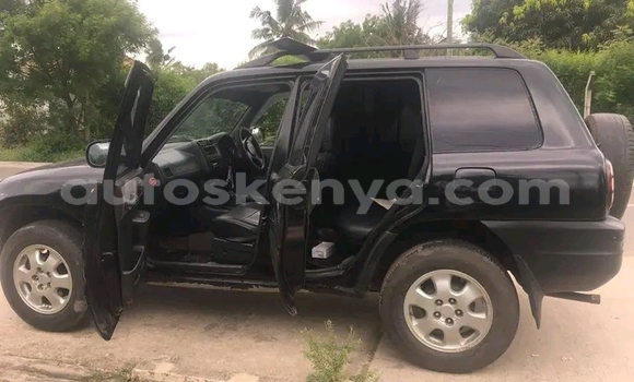 Oofamaa Toyota RAV4 Black Makiinaa iti Busia keessatti West Kenya keessatti Oofamaa Toyota RAV4 Black Makiinaa iti Busia keessatti West Kenya keessatti