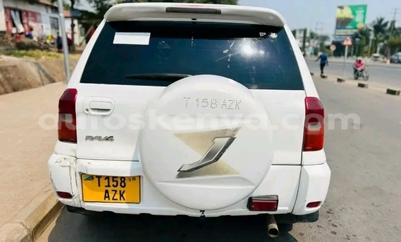 Oofamaa Toyota RAV4 White Makiinaa iti Busia keessatti West Kenya keessatti Oofamaa Toyota RAV4 White Makiinaa iti Busia keessatti West Kenya keessatti