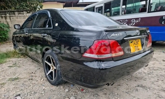 Oofamaa Toyota Cresta Black Makiinaa iti Bute keessatti Northeast Kenya keessatti
