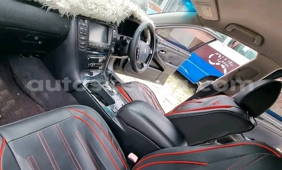 Oofamaa Toyota Cresta Black Makiinaa iti Bute keessatti Northeast Kenya keessatti Oofamaa Toyota Cresta Black Makiinaa iti Bute keessatti Northeast Kenya keessatti