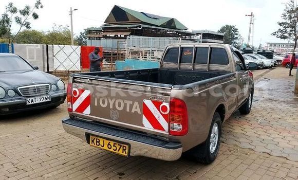 Nunua Ilio tumika Toyota Hilux Brown Gari ndani ya Machakos nchini Nairobi Nunua Ilio tumika Toyota Hilux Brown Gari ndani ya Machakos nchini Nairobi