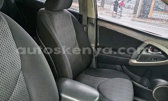 Oofamaa Toyota RAV4 Black Makiinaa iti Bute keessatti Northeast Kenya keessatti Oofamaa Toyota RAV4 Black Makiinaa iti Bute keessatti Northeast Kenya keessatti