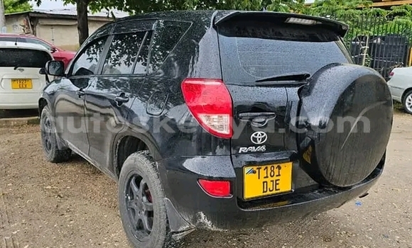 Oofamaa Toyota RAV4 Black Makiinaa iti Bute keessatti Northeast Kenya keessatti Oofamaa Toyota RAV4 Black Makiinaa iti Bute keessatti Northeast Kenya keessatti