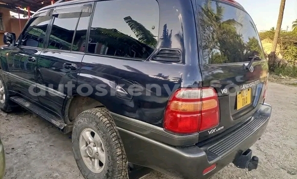 Oofamaa Toyota Land Cruiser Black Makiinaa iti Bomet keessatti Rift Valley keessatti Oofamaa Toyota Land Cruiser Black Makiinaa iti Bomet keessatti Rift Valley keessatti