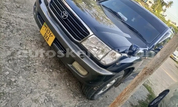 Oofamaa Toyota Land Cruiser Black Makiinaa iti Bomet keessatti Rift Valley keessatti Oofamaa Toyota Land Cruiser Black Makiinaa iti Bomet keessatti Rift Valley keessatti