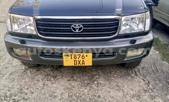 Oofamaa Toyota Land Cruiser Black Makiinaa iti Bomet keessatti Rift Valley keessatti Oofamaa Toyota Land Cruiser Black Makiinaa iti Bomet keessatti Rift Valley keessatti