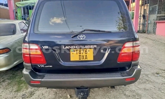 Oofamaa Toyota Land Cruiser Black Makiinaa iti Bomet keessatti Rift Valley keessatti Oofamaa Toyota Land Cruiser Black Makiinaa iti Bomet keessatti Rift Valley keessatti