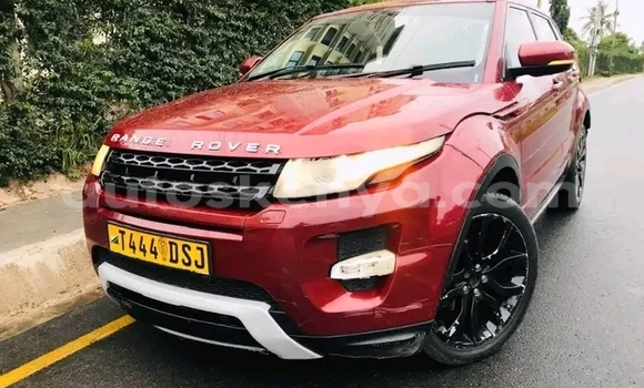 Oofamaa Range Rover Evoque Red Makiinaa iti Changamwe keessatti Coast keessatti Oofamaa Range Rover Evoque Red Makiinaa iti Changamwe keessatti Coast keessatti