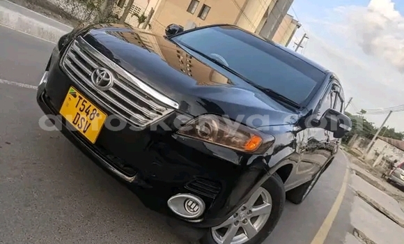 Oofamaa Toyota Vanguard Black Makiinaa iti Changamwe keessatti Coast keessatti