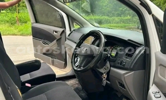 Nunua Ilio tumika Toyota IST Nyeupe Gari ndani ya Chuka nchini Mashariki ya Kenya Nunua Ilio tumika Toyota IST Nyeupe Gari ndani ya Chuka nchini Mashariki ya Kenya