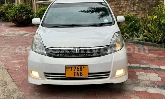 Nunua Ilio tumika Toyota IST Nyeupe Gari ndani ya Chuka nchini Mashariki ya Kenya Nunua Ilio tumika Toyota IST Nyeupe Gari ndani ya Chuka nchini Mashariki ya Kenya