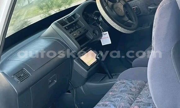 Nunua Ilio tumika Toyota RAV4 Nyingine Gari ndani ya Changamwe nchini Pwani Nunua Ilio tumika Toyota RAV4 Nyingine Gari ndani ya Changamwe nchini Pwani