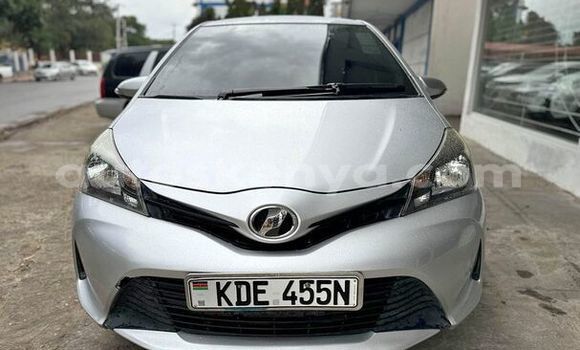Nunua Ilio tumika Toyota Vitz Fedha Gari ndani ya Machakos nchini Nairobi