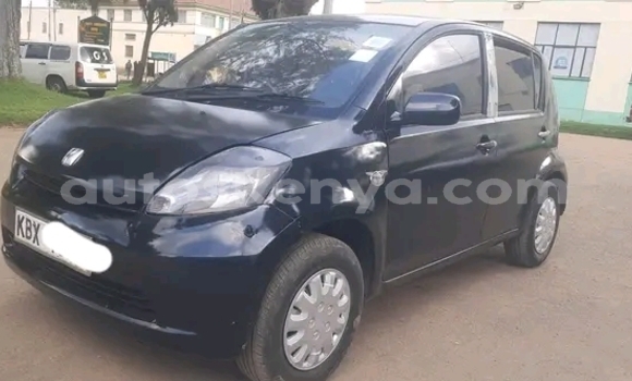 Oofamaa Toyota Passo Black Makiinaa iti Griftu keessatti Northeast Kenya keessatti