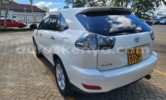 Oofamaa Toyota Harrier White Makiinaa iti Kaloleni keessatti Coast keessatti