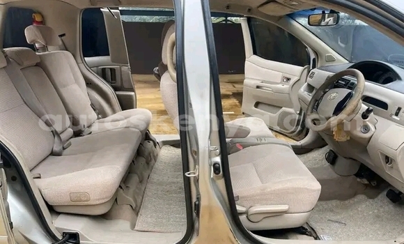 Nunua Ilio tumika Toyota Raum Nyingine Gari ndani ya Chuka nchini Mashariki ya Kenya