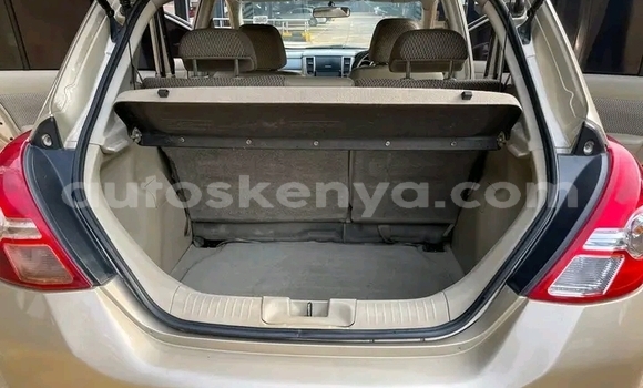 Oofamaa Nissan tiida Other Makiinaa iti Isiolo keessatti East Kenya keessatti Oofamaa Nissan tiida Other Makiinaa iti Isiolo keessatti East Kenya keessatti