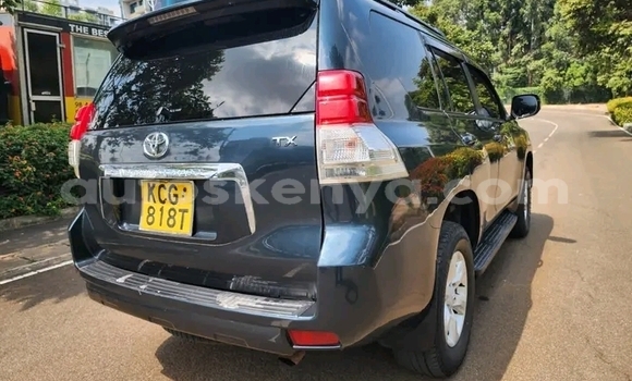 Nunua Ilio tumika Toyota Prado Nyeusi Gari ndani ya Karatina nchini Kati Nunua Ilio tumika Toyota Prado Nyeusi Gari ndani ya Karatina nchini Kati