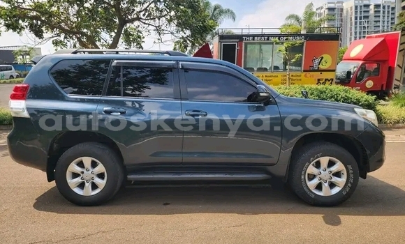 Nunua Ilio tumika Toyota Prado Nyeusi Gari ndani ya Karatina nchini Kati Nunua Ilio tumika Toyota Prado Nyeusi Gari ndani ya Karatina nchini Kati