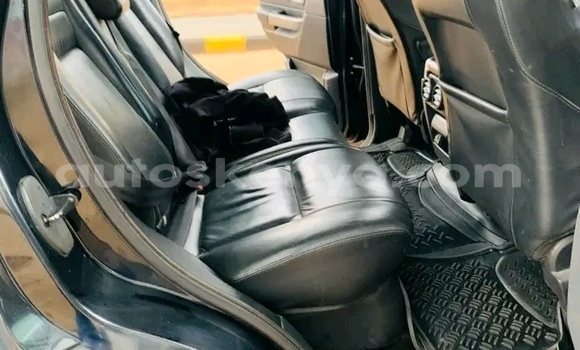 Nunua Ilio tumika Range Rover Range Rover Nyeusi Gari ndani ya Bute nchini Kaskazini Mashariki mwa Kenya Nunua Ilio tumika Range Rover Range Rover Nyeusi Gari ndani ya Bute nchini Kaskazini Mashariki mwa Kenya