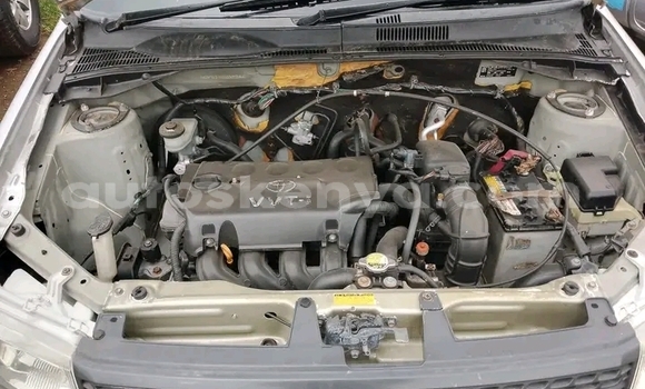 Oofamaa Toyota Probox White Makiinaa iti Bute keessatti Northeast Kenya keessatti