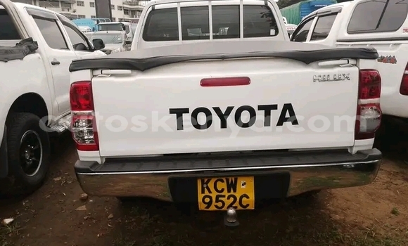 Nunua Ilio tumika Toyota Hilux Nyeupe Gari ndani ya Changamwe nchini Pwani Nunua Ilio tumika Toyota Hilux Nyeupe Gari ndani ya Changamwe nchini Pwani