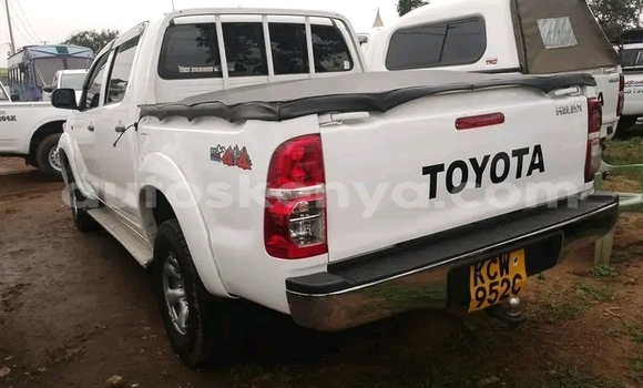 Nunua Ilio tumika Toyota Hilux Nyeupe Gari ndani ya Changamwe nchini Pwani Nunua Ilio tumika Toyota Hilux Nyeupe Gari ndani ya Changamwe nchini Pwani