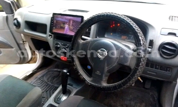 Nunua Ilio tumika Nissan Datsun Nyeupe Gari ndani ya Nanyuki nchini Bonde la Ufafanuzi Nunua Ilio tumika Nissan Datsun Nyeupe Gari ndani ya Nanyuki nchini Bonde la Ufafanuzi