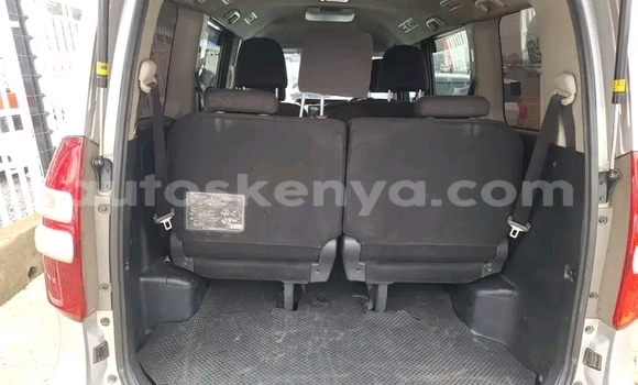 Nunua Ilio tumika Mazda Luce Nyeupe Gari ndani ya Changamwe nchini Pwani