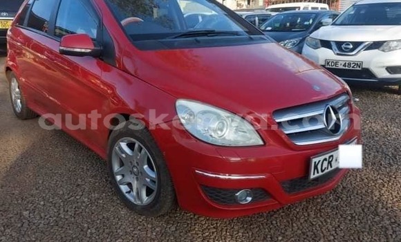 Oofamaa Mercedes-Benz A200 Red Makiinaa iti Bomet keessatti Rift Valley keessatti