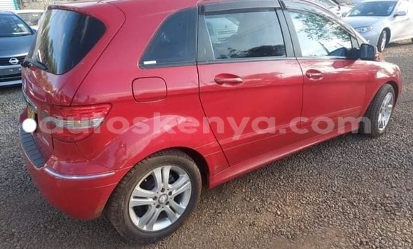 Oofamaa Mercedes-Benz A200 Red Makiinaa iti Bomet keessatti Rift Valley keessatti Oofamaa Mercedes-Benz A200 Red Makiinaa iti Bomet keessatti Rift Valley keessatti
