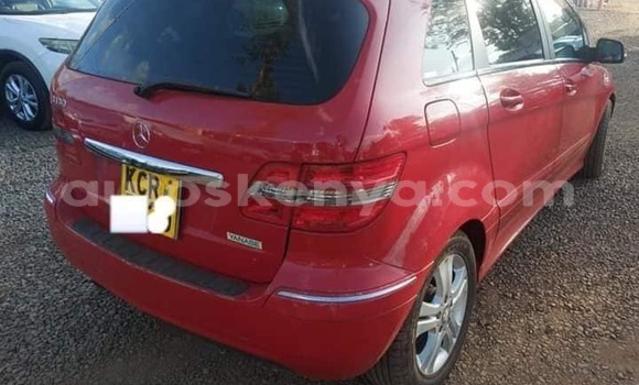 Oofamaa Mercedes-Benz A200 Red Makiinaa iti Bomet keessatti Rift Valley keessatti Oofamaa Mercedes-Benz A200 Red Makiinaa iti Bomet keessatti Rift Valley keessatti