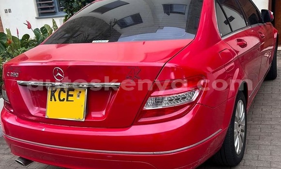 Oofamaa Mercedes‒Benz C-klasse Red Makiinaa iti Bungoma keessatti West Kenya keessatti Oofamaa Mercedes‒Benz C-klasse Red Makiinaa iti Bungoma keessatti West Kenya keessatti