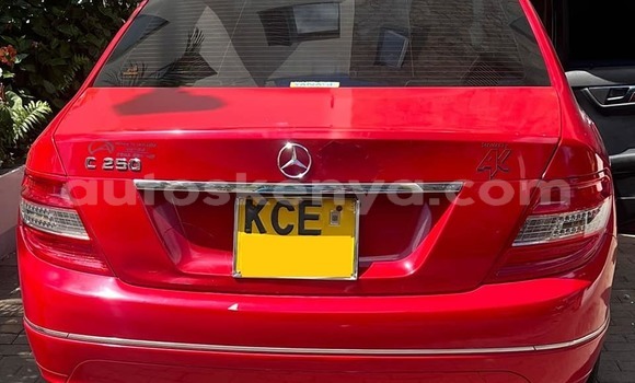 Oofamaa Mercedes‒Benz C-klasse Red Makiinaa iti Bungoma keessatti West Kenya keessatti Oofamaa Mercedes‒Benz C-klasse Red Makiinaa iti Bungoma keessatti West Kenya keessatti