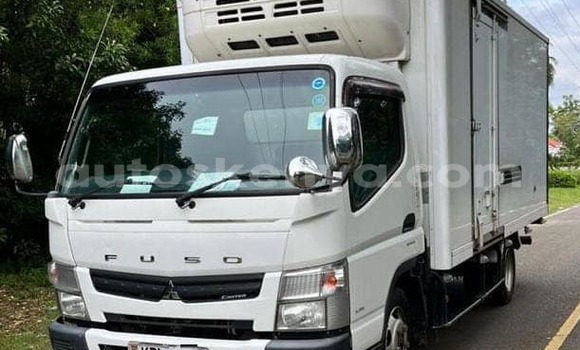 Oofamaa Mitsubishi Freeca White Makiinaa iti Bungoma keessatti West Kenya keessatti