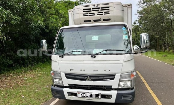 Oofamaa Mitsubishi Freeca White Makiinaa iti Bungoma keessatti West Kenya keessatti Oofamaa Mitsubishi Freeca White Makiinaa iti Bungoma keessatti West Kenya keessatti