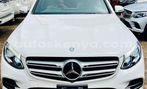 Oofamaa Mercedes‒Benz GLC White Makiinaa iti Bissil keessatti Nairobi keessatti Oofamaa Mercedes‒Benz GLC White Makiinaa iti Bissil keessatti Nairobi keessatti