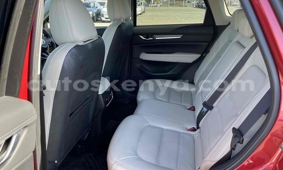 Oofamaa Mazda CX-5 Red Makiinaa iti Bura keessatti Northeast Kenya keessatti Oofamaa Mazda CX-5 Red Makiinaa iti Bura keessatti Northeast Kenya keessatti