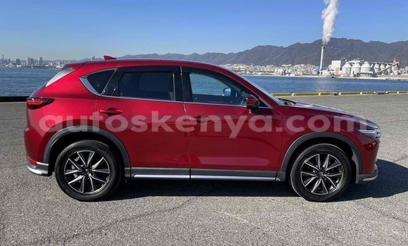 Oofamaa Mazda CX-5 Red Makiinaa iti Bura keessatti Northeast Kenya keessatti Oofamaa Mazda CX-5 Red Makiinaa iti Bura keessatti Northeast Kenya keessatti