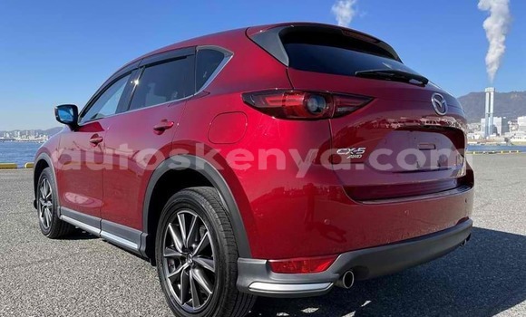 Oofamaa Mazda CX-5 Red Makiinaa iti Bura keessatti Northeast Kenya keessatti Oofamaa Mazda CX-5 Red Makiinaa iti Bura keessatti Northeast Kenya keessatti