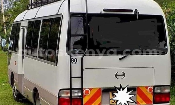 Oofamaa Hino Ranger White Netiree iti Bomet keessatti Rift Valley keessatti Oofamaa Hino Ranger White Netiree iti Bomet keessatti Rift Valley keessatti