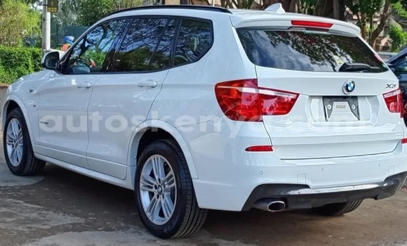 Oofamaa BMW X3 White Makiinaa iti Bute keessatti Northeast Kenya keessatti Oofamaa BMW X3 White Makiinaa iti Bute keessatti Northeast Kenya keessatti