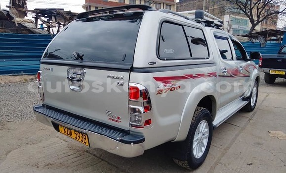 Oofamaa Toyota Hilux Other Makiinaa iti Bura keessatti Northeast Kenya keessatti Oofamaa Toyota Hilux Other Makiinaa iti Bura keessatti Northeast Kenya keessatti